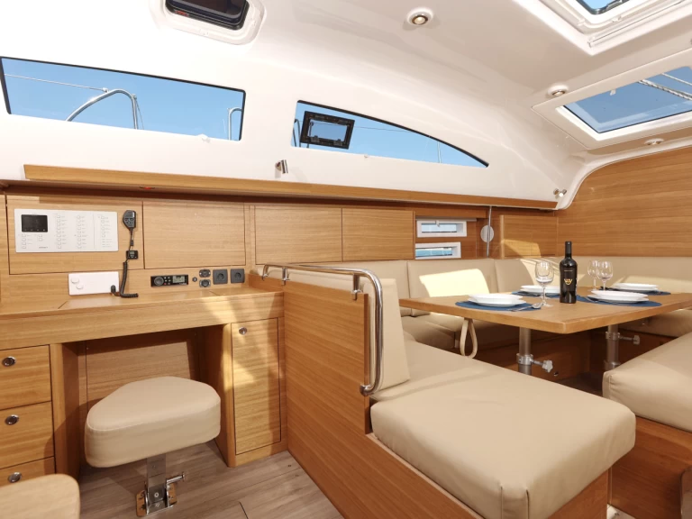 Pronajmout Plachetnice se skipperem či ne Elan v Trogir