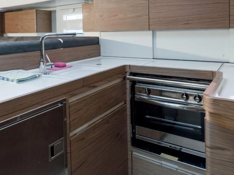 Pronajmout si Elan Impression 50 v Donji Seget