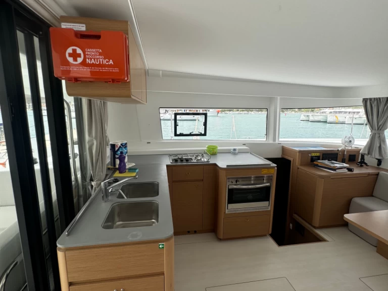 Katamarán k pronájmu v Donji Seget za nejlepší cenu