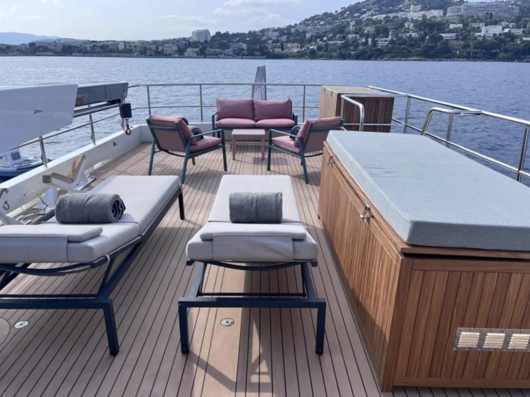 Pronajmout si Ocean Yachts Ocea 108 v Bas du Fort