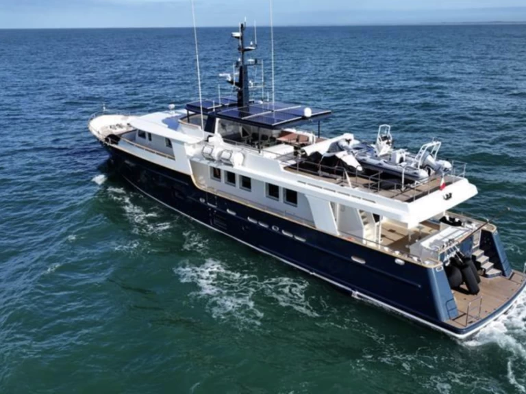 Pronájem lodi Bas du Fort lákavé ceny Ocea 108