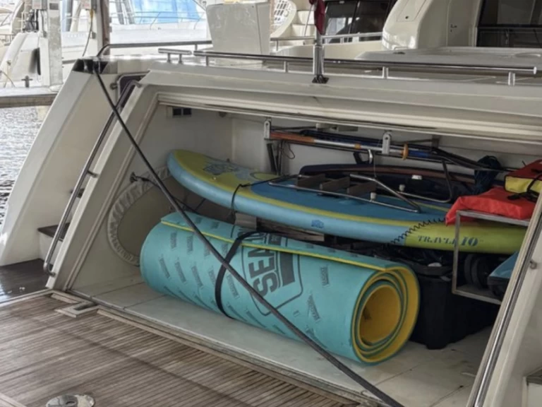 Pronajmout si Ferretti Ferretti 80 v Miami Beach