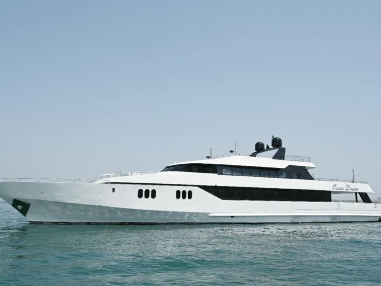 Pronájem Jachta v Dubai Marina -Ocean Yachts 141 FEET