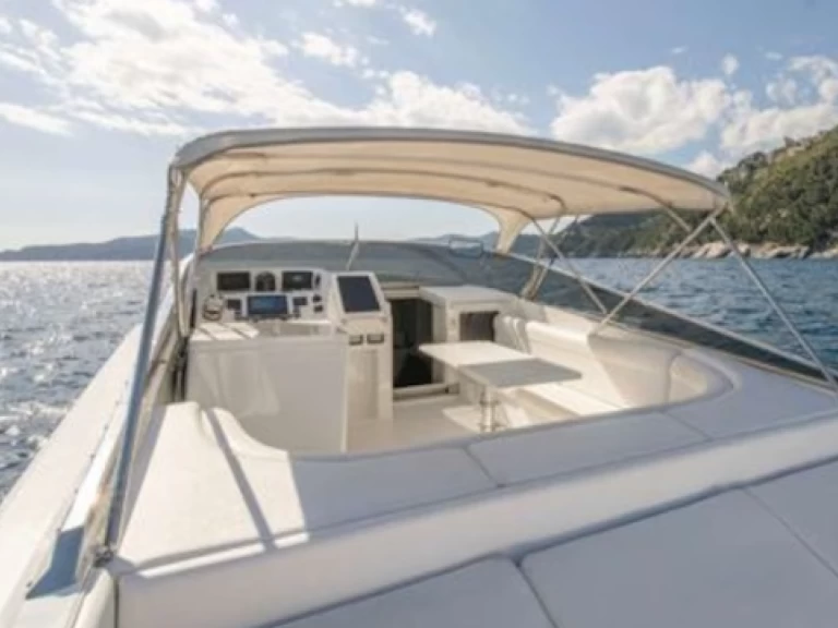 Pronájem Motorová loď Magnum s licencí