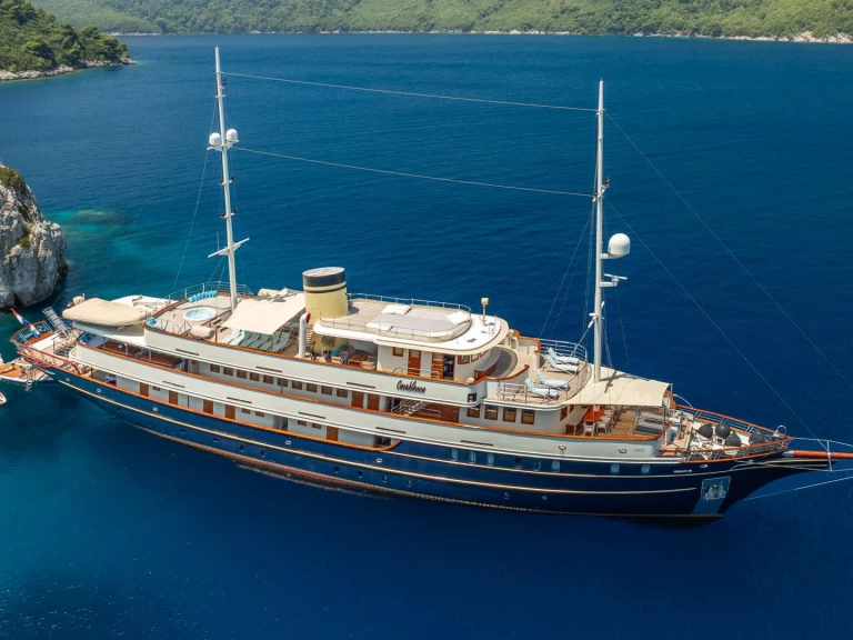 Custom CASABLANCA jednotlivci a charterové společnosti v Trogir