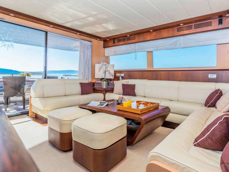 Maiora HOPE I jednotlivci a charterové společnosti v Kaštel Gomilica