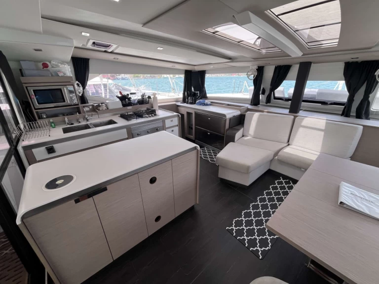 Pronájem Jachta Fountaine Pajot s licencí