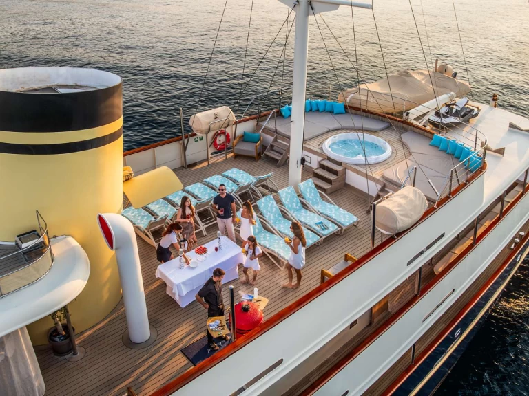 Pronájem jachty v Trogir -Custom CASABLANCA na Samboatu