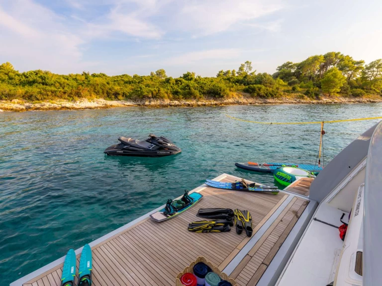 Pronájem lodi Ferretti Morning Star v Kumbor na Samboatu