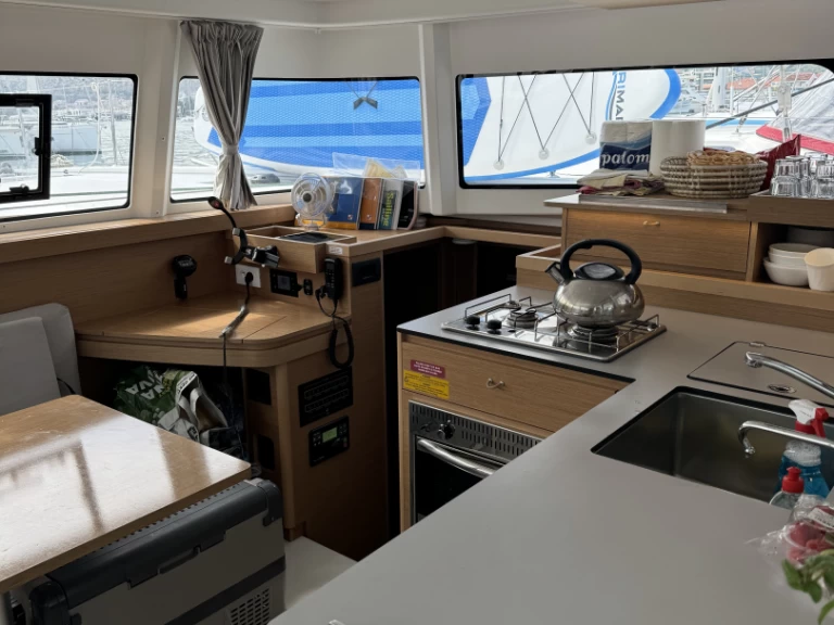 Pronájem lodi Excess Excess 11 v Trogir na Samboatu