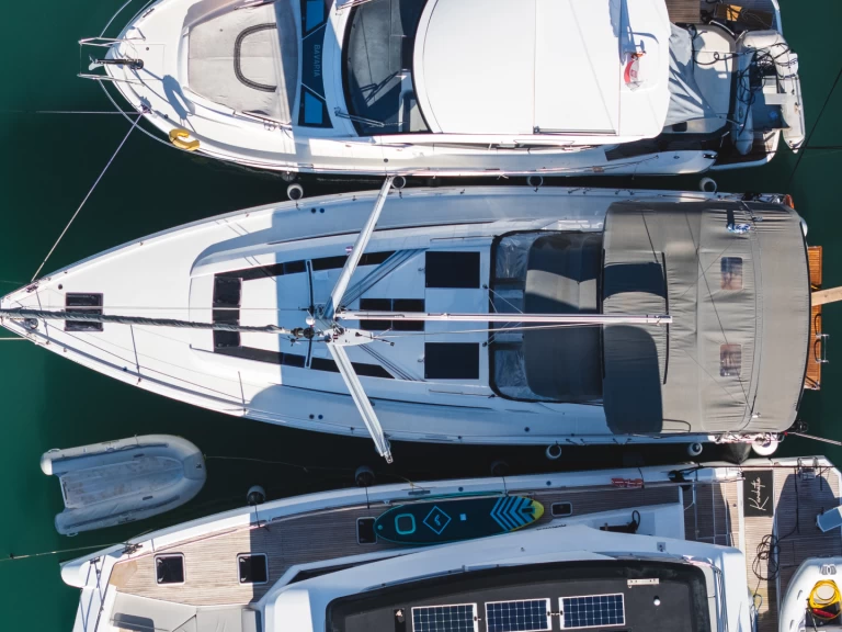 Bénéteau Oceanis 51.1 jednotlivci a charterové společnosti v Lefkáda