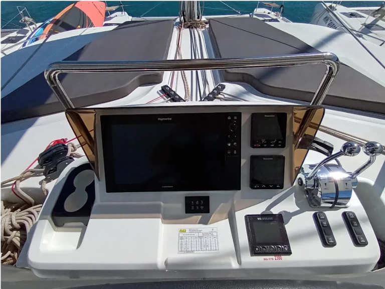 Pronájem lodi Paleros lákavé ceny Lagoon 51