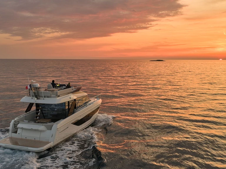 Pronájem Jachta Prestige Yachts s licencí