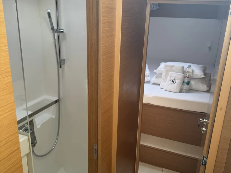 Excess Excess 11 jednotlivci a charterové společnosti v Trogir