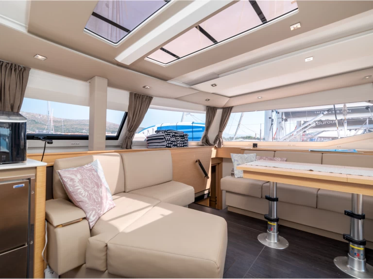 Pronajmout si Fountaine Pajot Aura 51 v Donji Seget