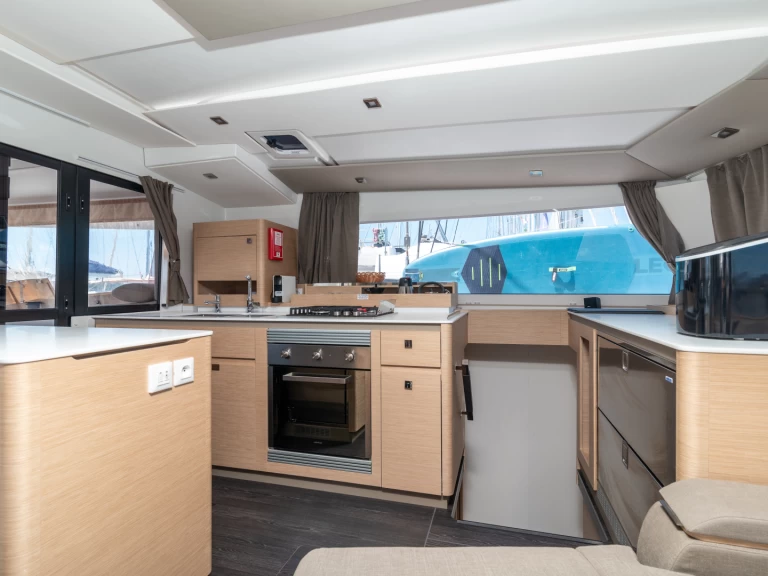 Pronájem Katamarán Fountaine Pajot s licencí
