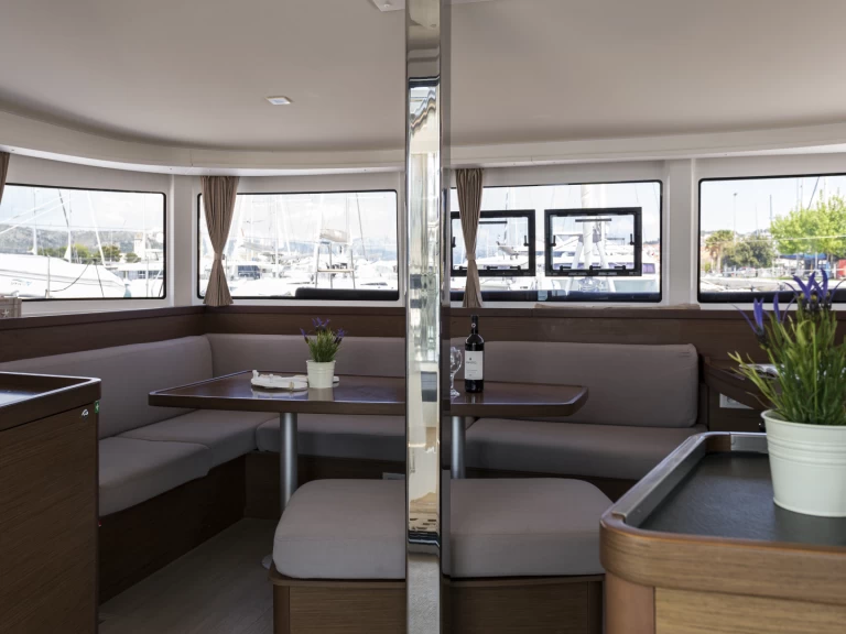 Pronajmout Katamarán se skipperem či ne Lagoon v Trogir