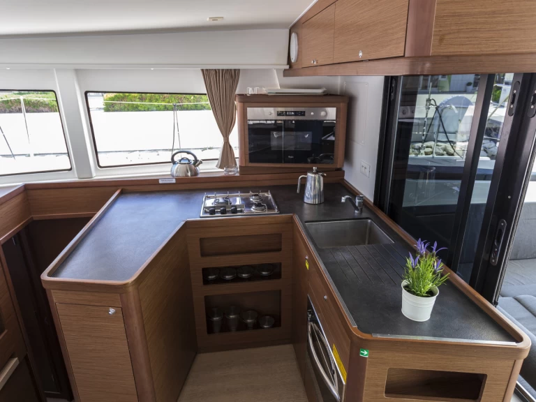 Pronájem Katamarán Lagoon s licencí