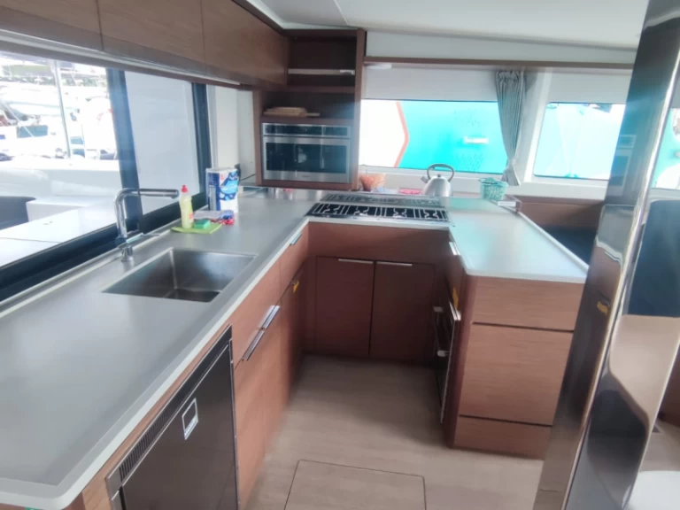 Pronájem lodi Trogir lákavé ceny Lagoon 46