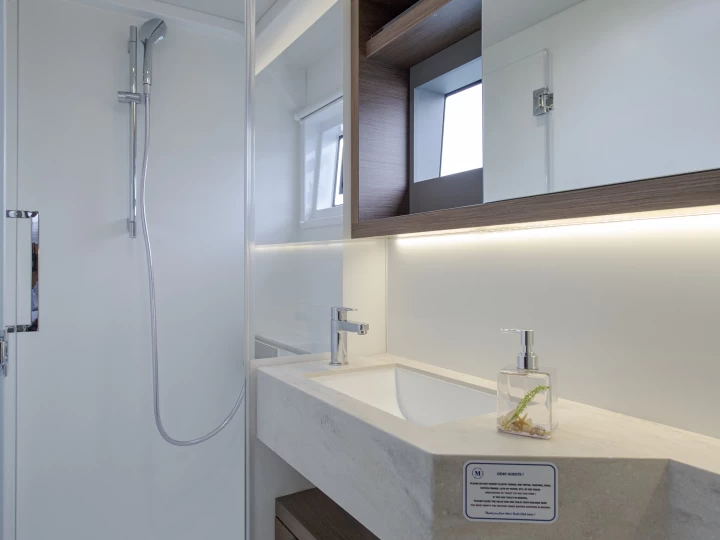 Pronajmout Katamarán se skipperem či ne Lagoon v Trogir