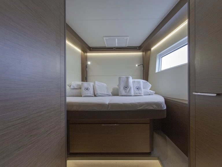 Katamarán k pronájmu v Trogir za nejlepší cenu