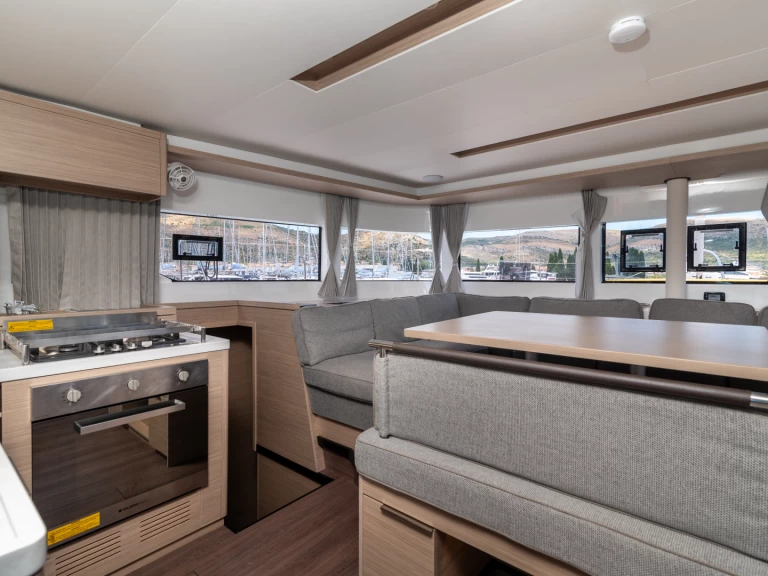 Pronájem Katamarán Lagoon s licencí