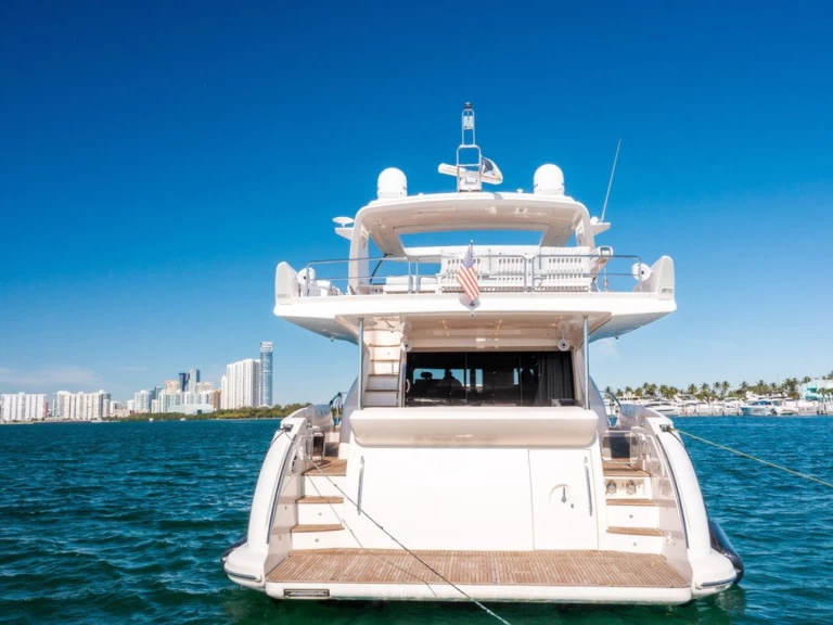 Pronajmout si Azimut Azimut 70 v Miami Beach