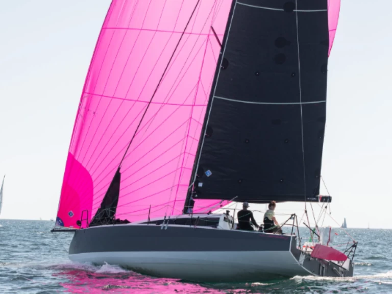 JPK 1050 JPK 1050 jednotlivci a charterové společnosti v La Trinité-sur-Mer