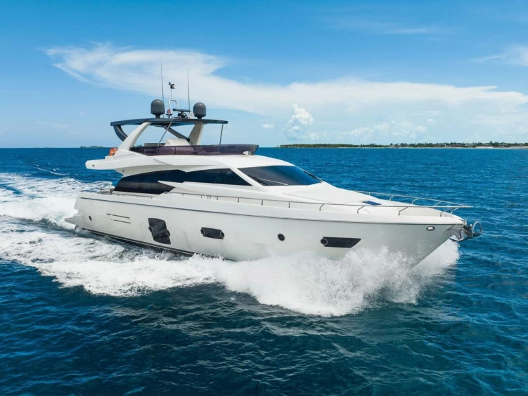 Pronajmout si Ferretti 78 v Miami Beach