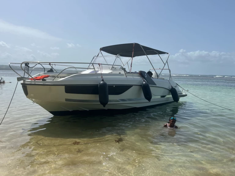 Pronajmout si Bénéteau Flyer 7.7 SPACEdeck v Pointe-à-Pitre