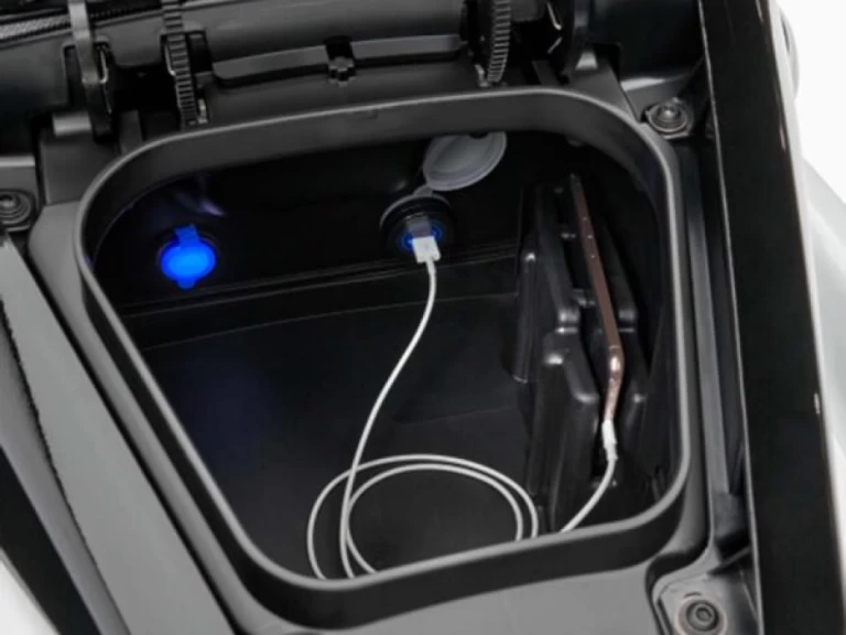 Pronájem Vodní skútr Kawasaki s licencí