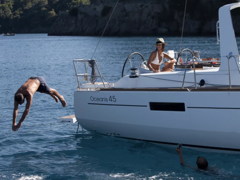 Pronajmout si Bénéteau Oceanis 45 v Ajaccio