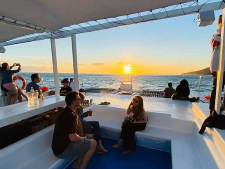 Pronájem Jachta Custom Made s licencí