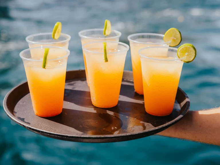 Pronájem jachty v Cabo San Lucas -Custom Made custom na Samboatu