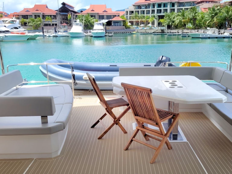 Pronajmout Motorová loď se skipperem či ne Leopard v Eden Island