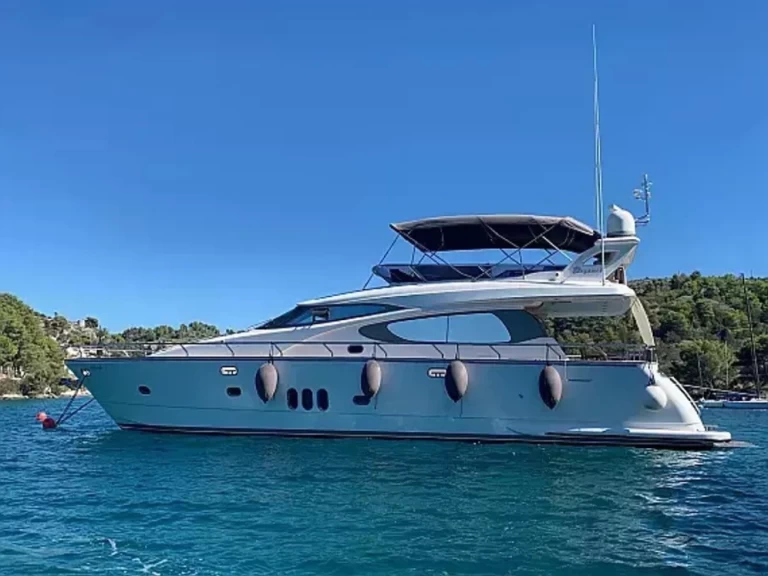 Elegance Yachts Elegance 60 Fly jednotlivci a charterové společnosti v Drage
