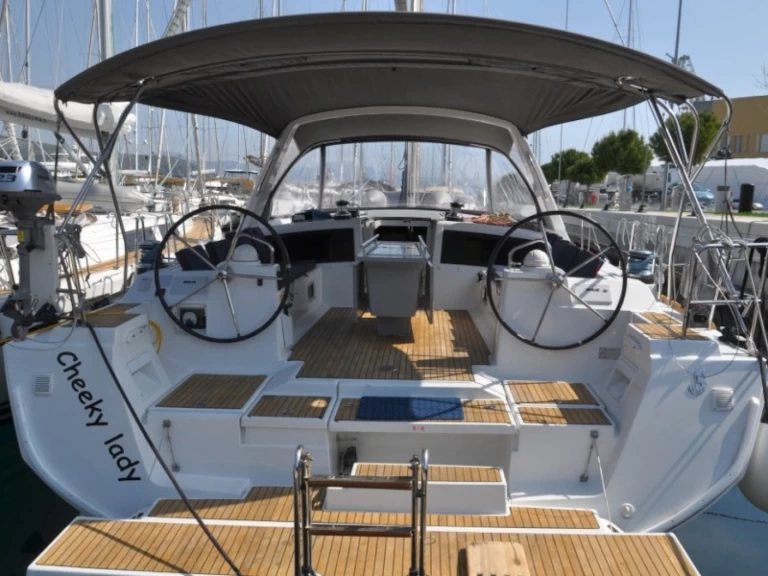 Pronajmout si Bénéteau Oceanis 48 v Punat