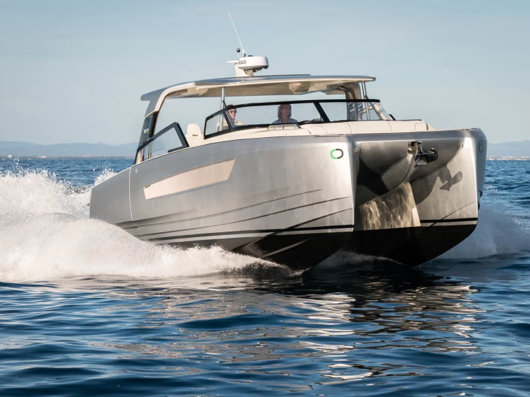 Pronájem Motorová loď  s licencí