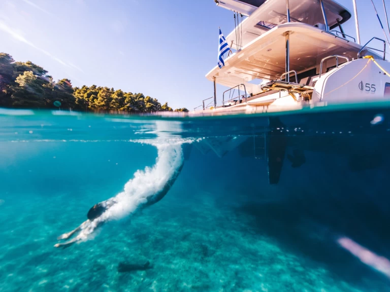 Pronajmout Katamarán se skipperem či ne Lagoon v Lefkáda