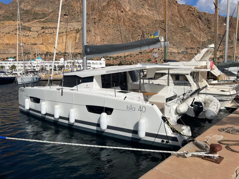 Fountaine Pajot Isla 40 jednotlivci a charterové společnosti v Sant Antoni de Portmany