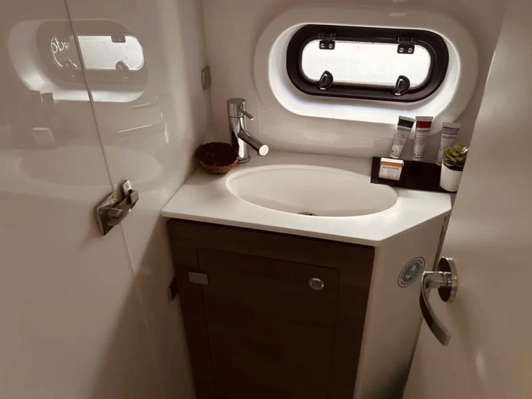 Pronájem lodi Lefkáda lákavé ceny Bali 4.2