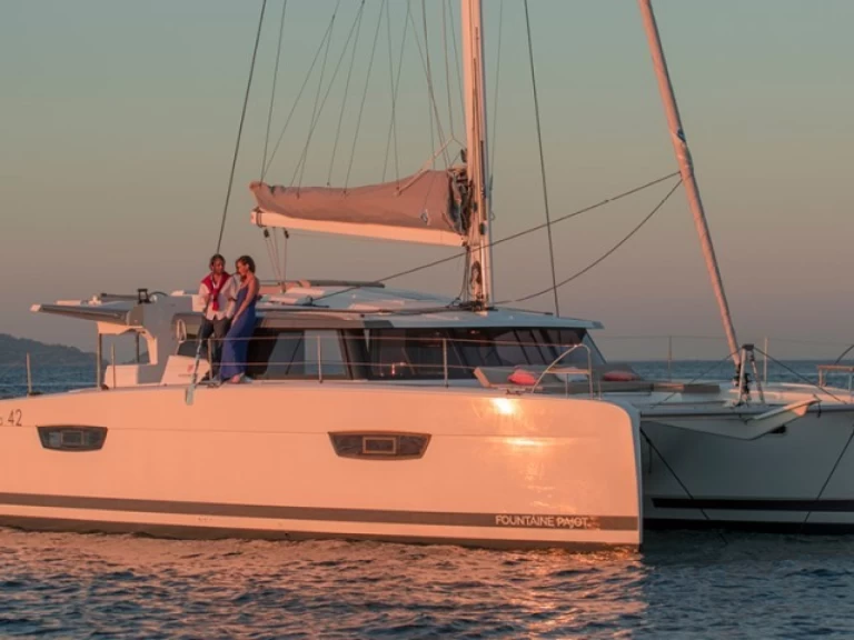 Pronájem Katamarán Fountaine Pajot s licencí