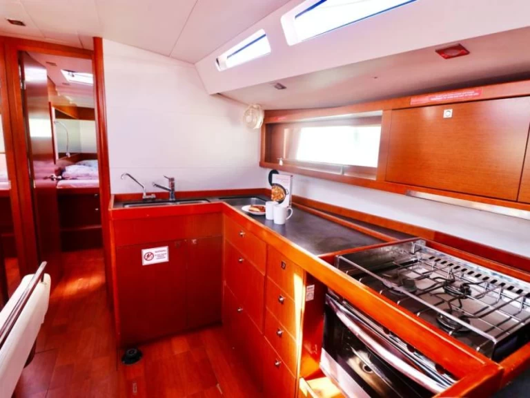 Pronajmout si Bénéteau Oceanis 48 v Procida