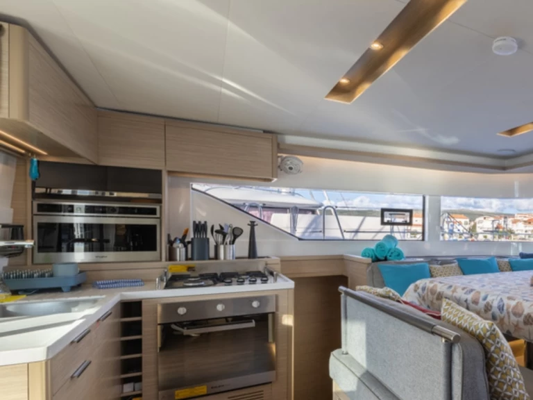 Pronajmout Katamarán se skipperem či ne Lagoon v Trogir