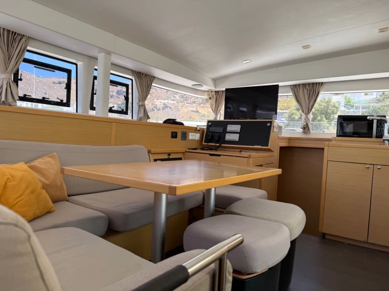 Pronajmout Katamarán se skipperem či ne Lagoon v Toúrlos