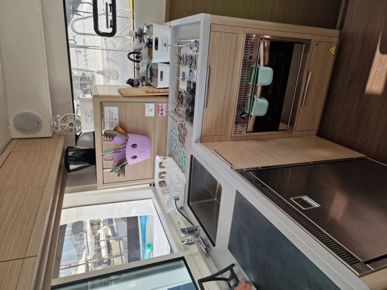 Katamarán k pronájmu v Alimos za nejlepší cenu