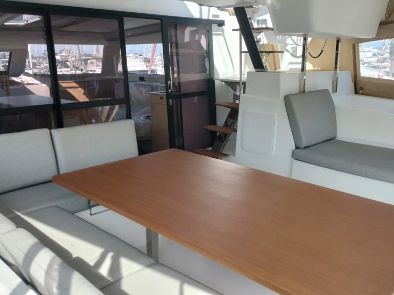 Fountaine Pajot Aura 51 jednotlivci a charterové společnosti v Castellammare di Stabia