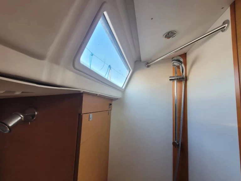 Pronajmout si Jeanneau Sun odyssey 379 performance v Saint-Quay-Portrieux