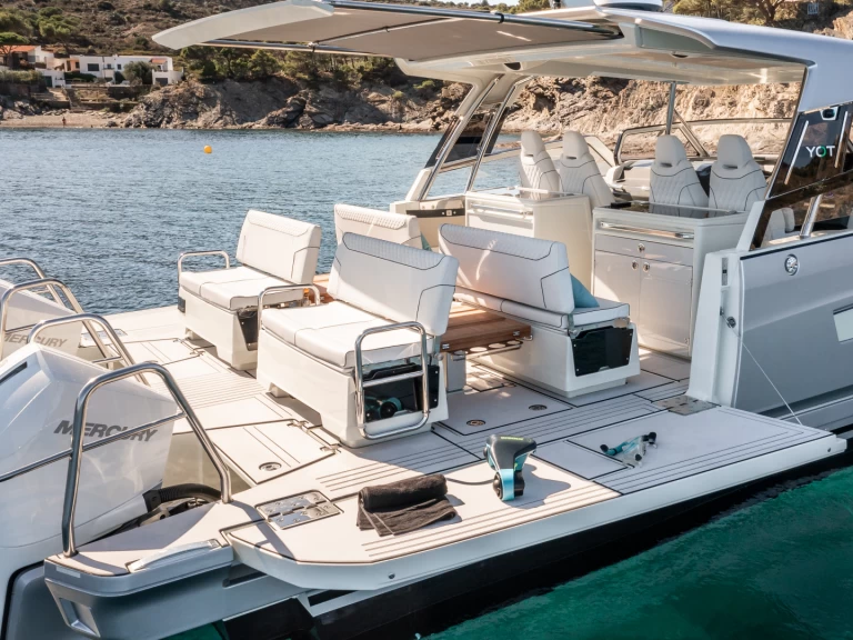 Pronájem Motorová loď  s licencí