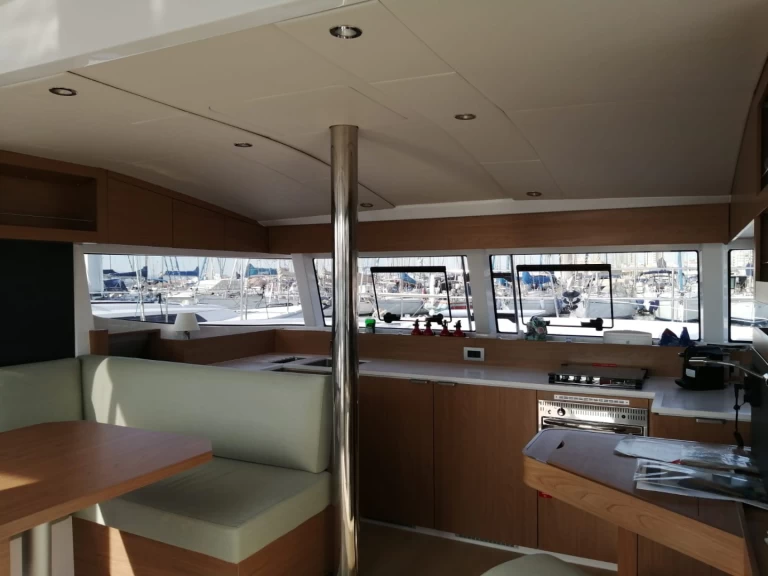 Pronajmout Katamarán se skipperem či ne Bali v Cagliari